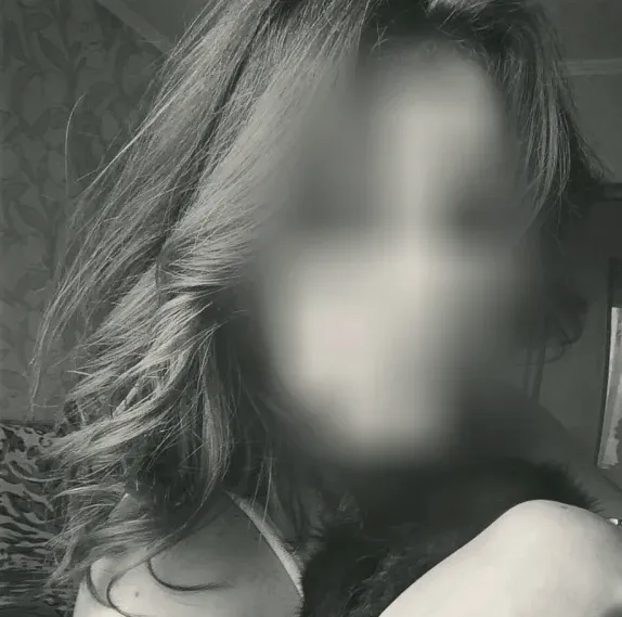 Amira, 28
