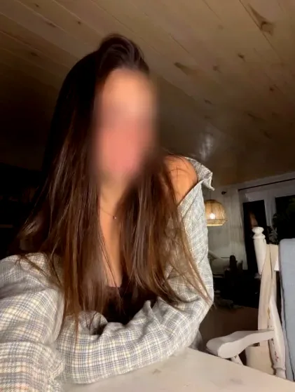Julie, 22