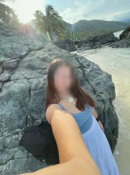 Laura, 24