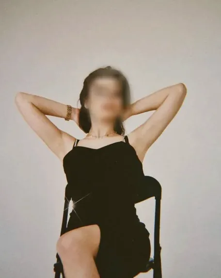 Malou, 27
