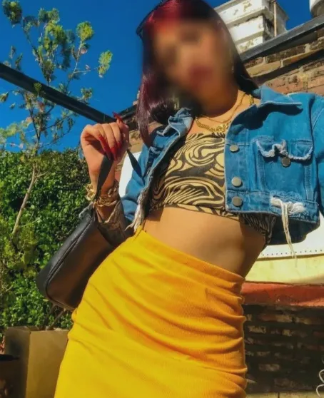Nour, 21
