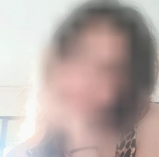 Olivia, 25